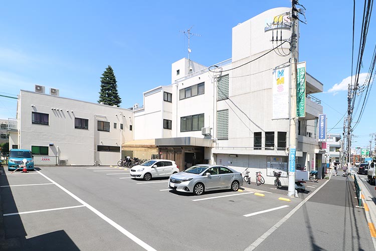 外観1 石神井公園駅から徒歩3分の位置にあり、敷地内には駐車場も付いております。